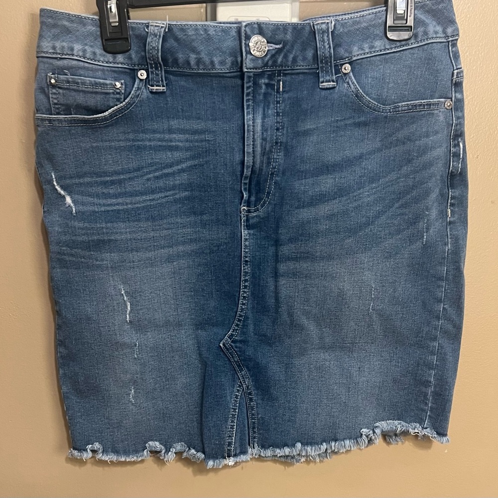 Seven7 Fashion Slim Denim Jean Skirt Womens 6 Blue Frayed Distressed Stretch Y2K